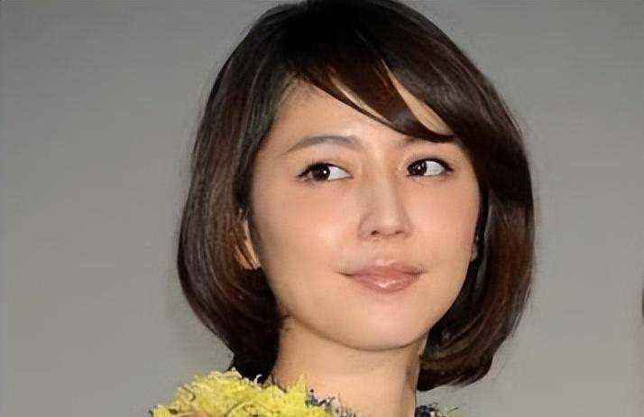 日本艺人长泽雅美作为国外很出名的美女,30岁以后为何颜值迅速滑落?
