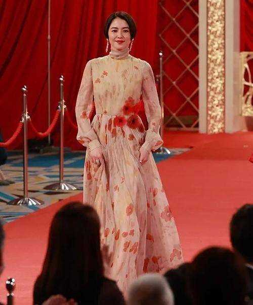 日本艺人长泽雅美作为国外很出名的美女,30岁以后为何颜值迅速滑落?