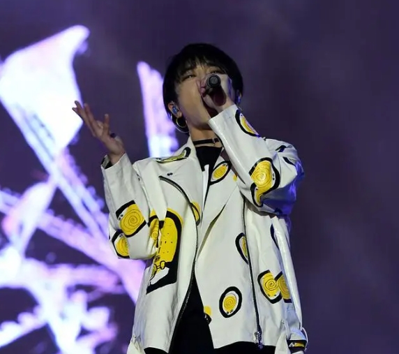 华晨宇的音乐之魅:坚韧应对挑战以音乐回应恶评
