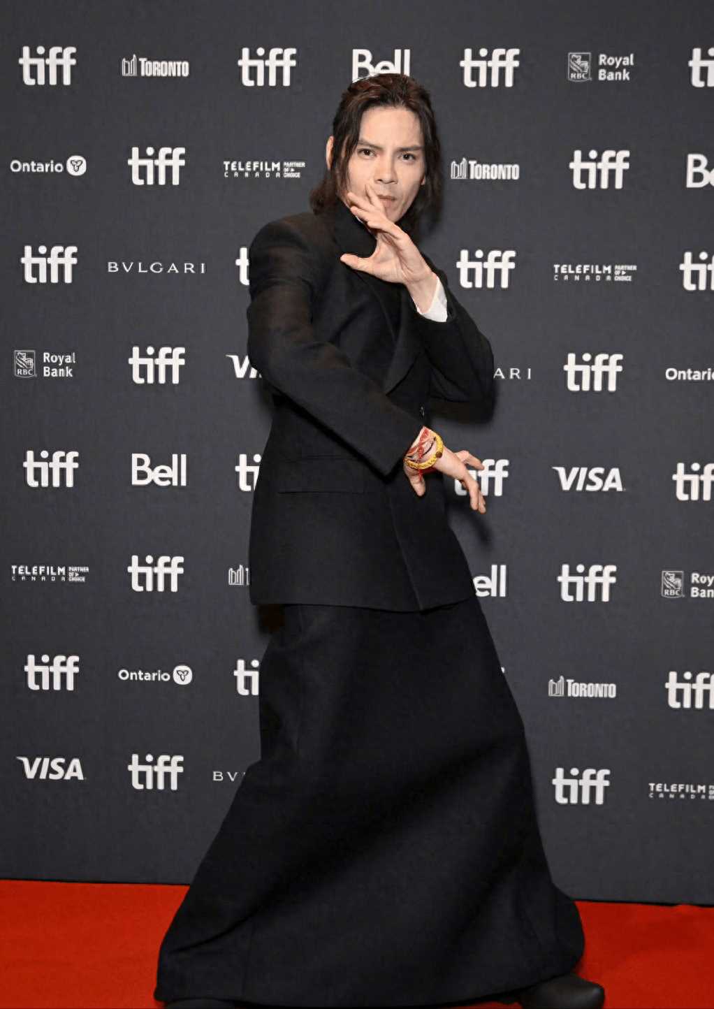 郭碧婷和老公走红毯大变样 许久未见她和向太越来越像