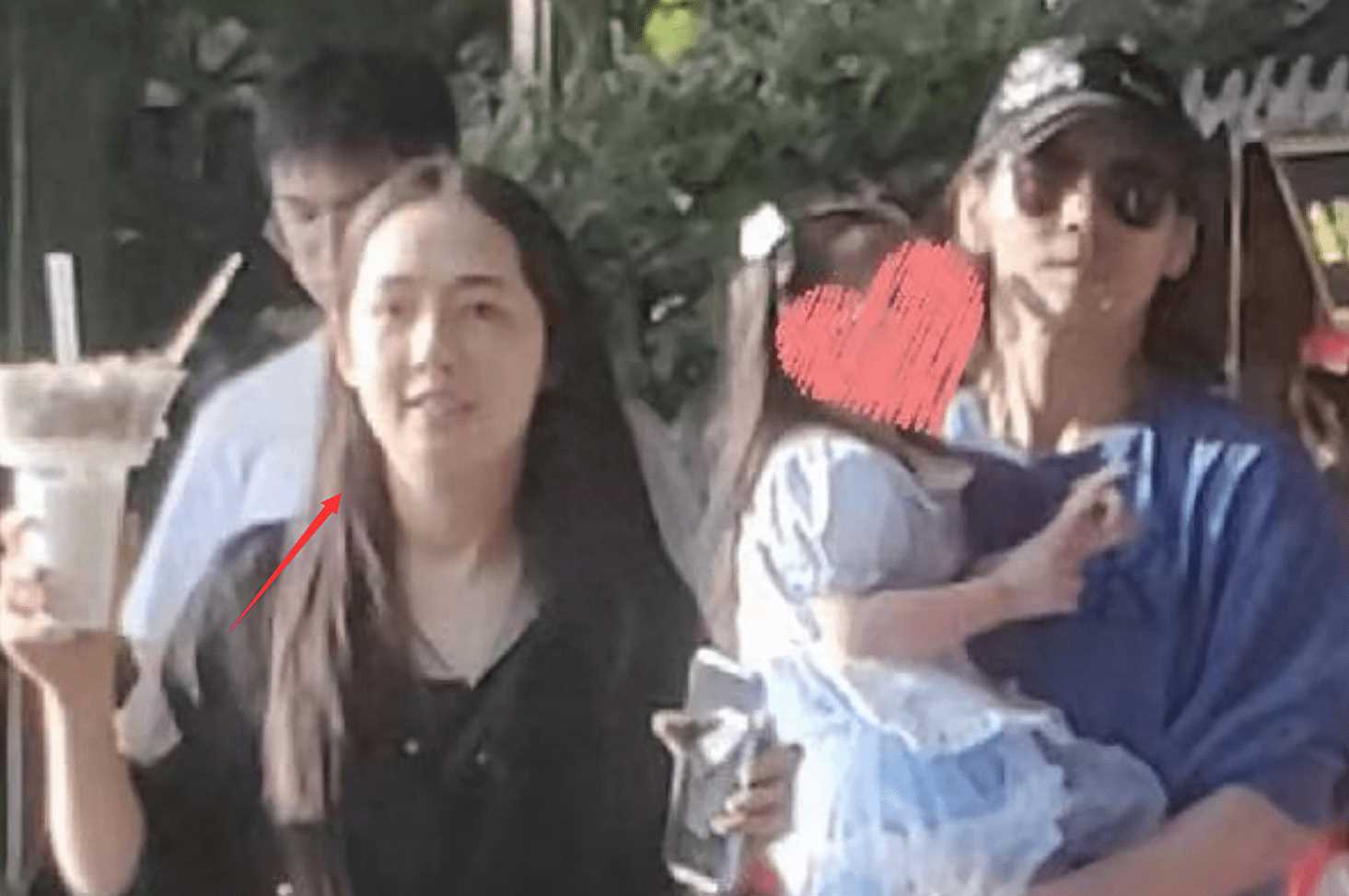 郭碧婷和老公走红毯大变样 许久未见她和向太越来越像