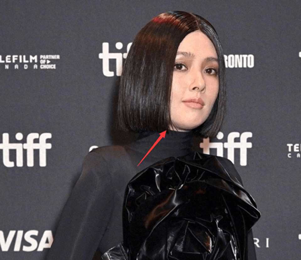 郭碧婷和老公走红毯大变样 许久未见她和向太越来越像