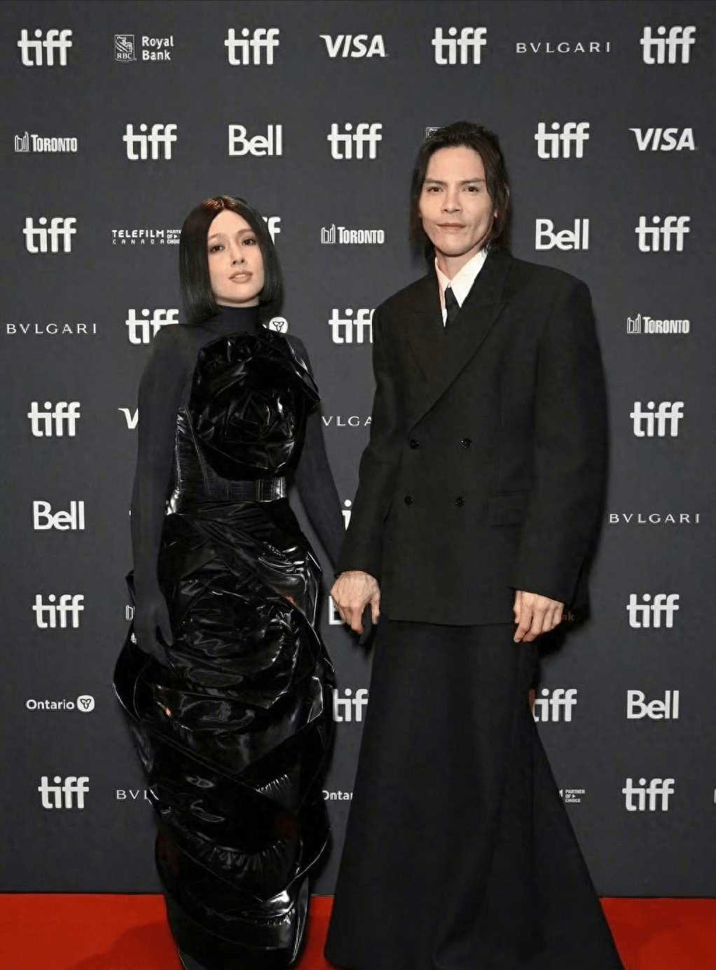 郭碧婷和老公走红毯大变样 许久未见她和向太越来越像
