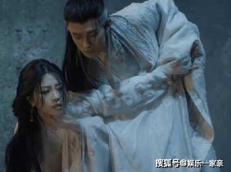 《云之羽》月公子是不是无锋的人?月公子为什么会用无锋的招式?