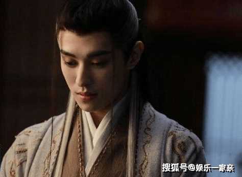 《云之羽》月公子是不是无锋的人?月公子为什么会用无锋的招式?