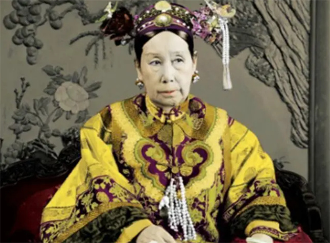 慈禧太后为什么离不开李莲英 看李莲英有多能干就明白了