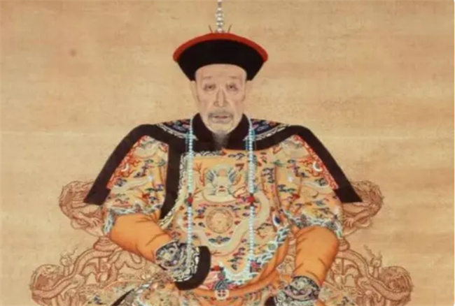和珅被嘉庆赐死 他拿出乾隆给的保命诏书里面只有三个字