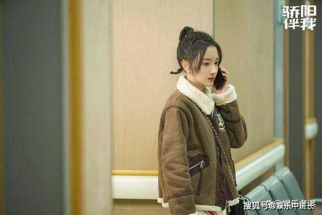 《骄阳伴我》郝俊杰表白被拒远赴国外 简霜殷勤追夫求原谅,简冰:丢人现眼