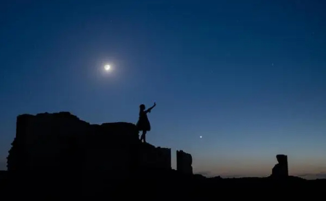 10月10日最美“星月童话”金星合月来了 什么是金星合月