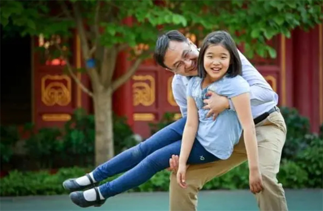 家有女儿的爸爸要注意这几种行为可能影响孩子的择偶观