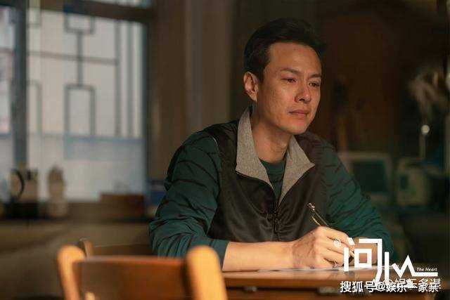 《问心》方筱然林逸车内热吻 不料被周筱风撞个正着:活腻歪了?