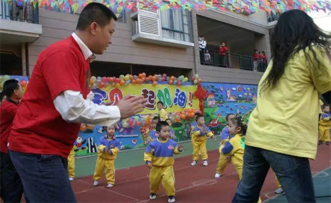 孩子几岁上幼儿园比较好 听听专家们怎么说 三岁有点早