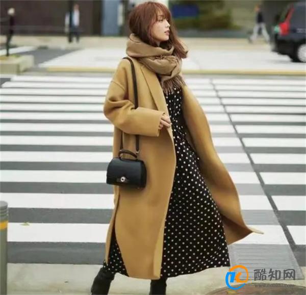 大龄女性要多一点女人味 这些时髦又有女人味的穿搭 值得推荐