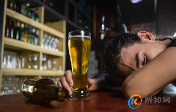 人到中老年 多喝酒能活血化瘀 出现三个现象说明你该戒酒了