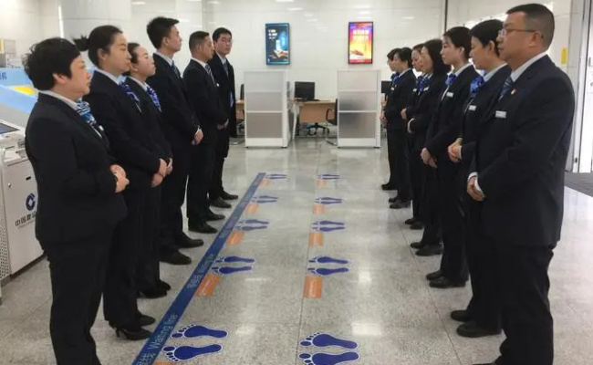 仪容仪表指哪些方面 什么叫仪容仪表