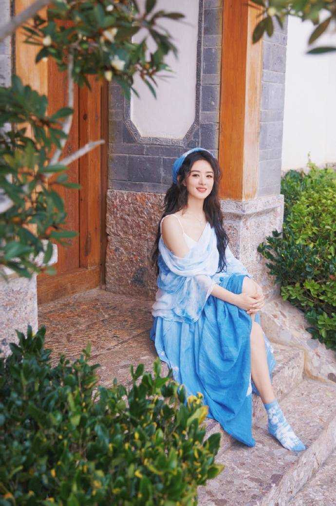 美炸了!赵丽颖36岁生日 工作室晒其身穿手工制作扎染裙子超美写真