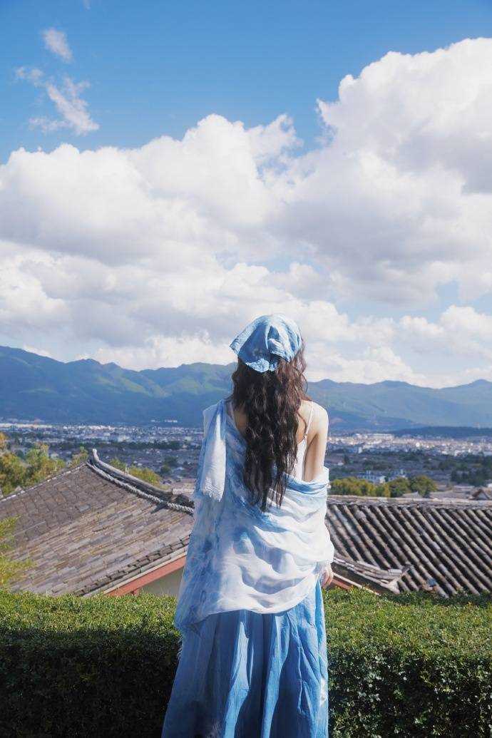美炸了!赵丽颖36岁生日 工作室晒其身穿手工制作扎染裙子超美写真