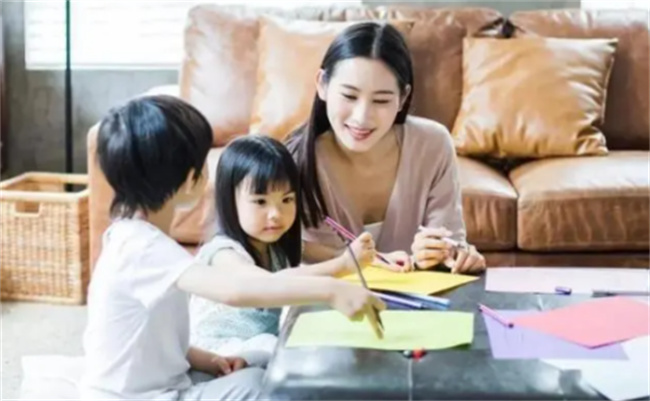孩子需要的是用心陪伴 而不是陪着 父母 要学会适度放手