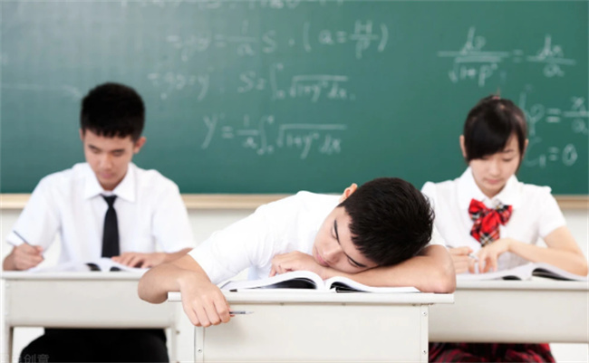 学生上课总犯困怎么办 总容易犯困是怎么回事