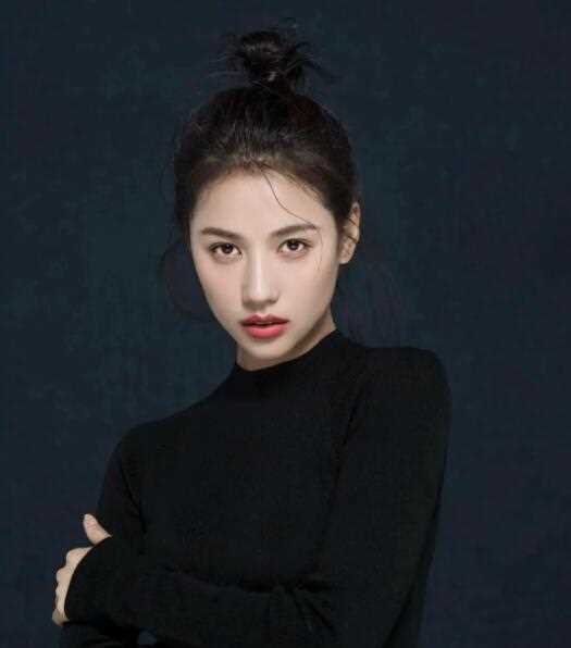 《完蛋我被美女包围了》钟甄扮演者董琦个人资料起底