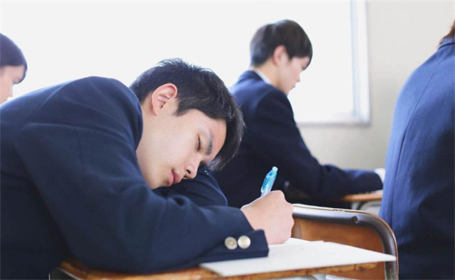 学生上课总犯困怎么办 总容易犯困是怎么回事