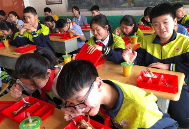 ​学生上课总偷吃饭怎么办 学生上课吃零食怎么办