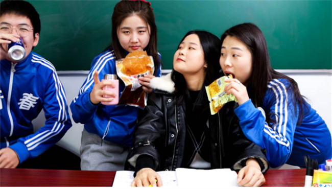 ​学生上课总偷吃饭怎么办 学生上课吃零食怎么办