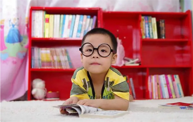 穷孩子和富孩子 容易区分吗 即使穿着同样的校服 也能看出