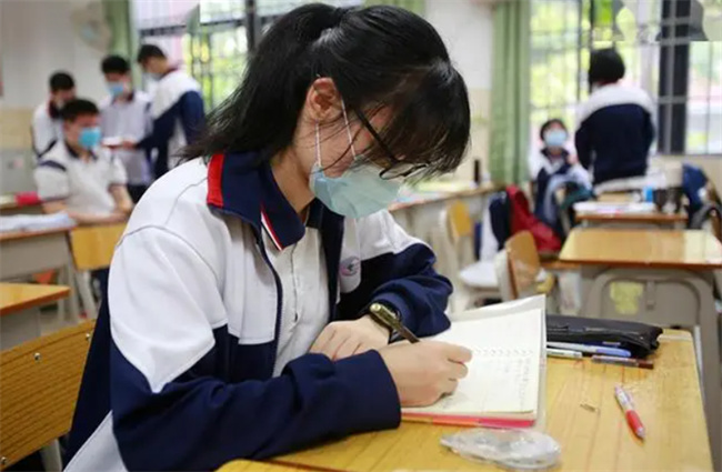 青春期孩子叛逆 试试“不管”与“不惯” 让孩子快乐成长