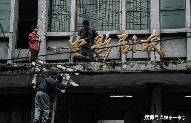 《河边的错误》疯子杀人的动机究竟是什么?幺四婆婆为什么被疯子杀害?