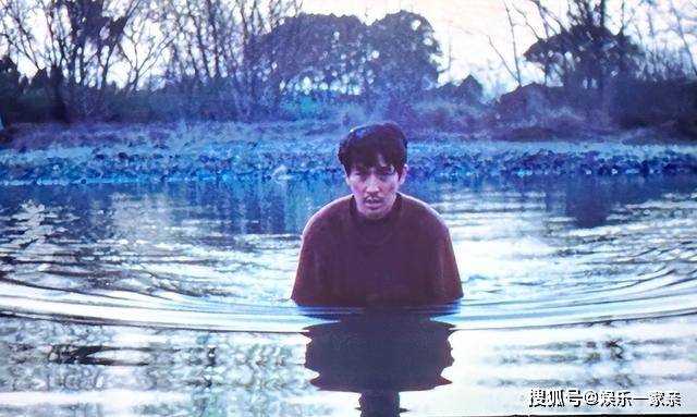 《河边的错误》疯子杀人的动机究竟是什么?幺四婆婆为什么被疯子杀害?