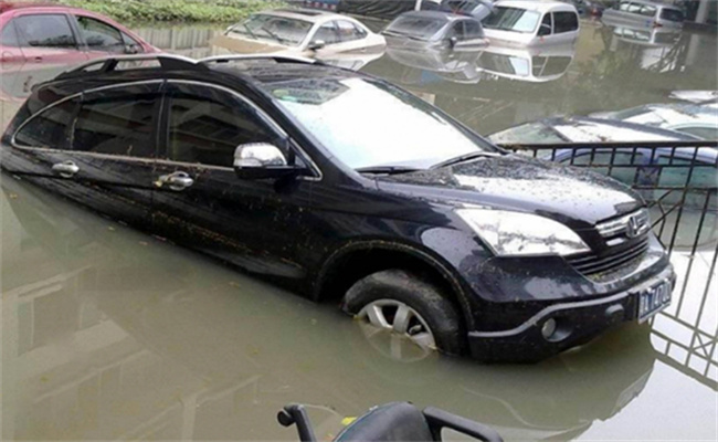 车被水淹了怎么办 车被水淹了能全赔吗