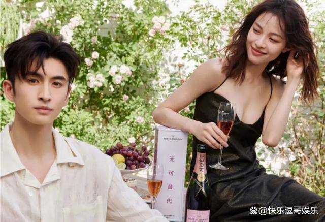张云龙直播不敢看钟楚曦 分手后合体营业被喷惨了