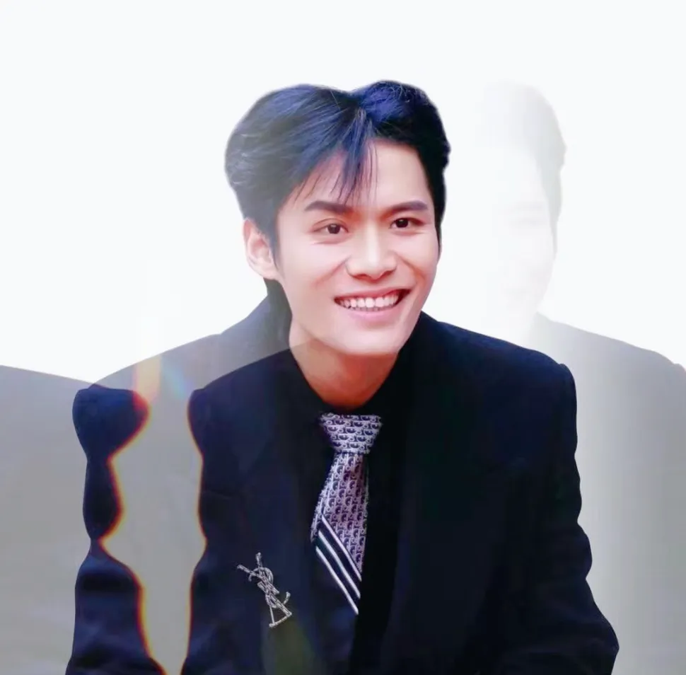 小杨哥换头像了，有担当，引发全网热议