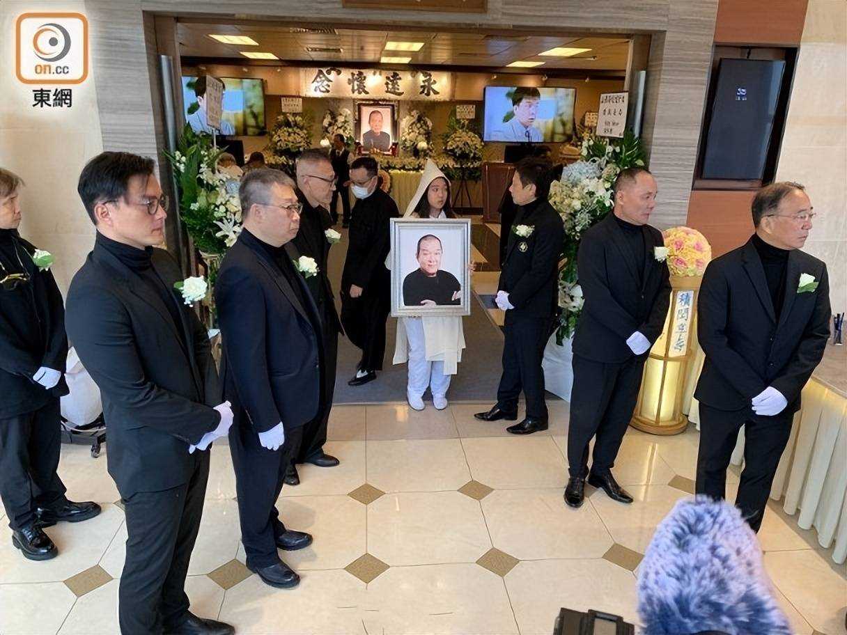 功夫巨星孟海出殡!洪金宝拄拐伤心送别 洪家班成员扶灵送行