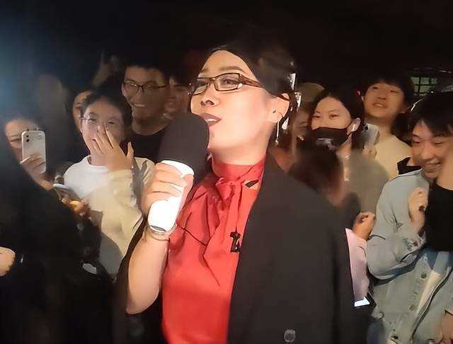 网红这英cos那英 闪耀上海万圣节的特别之夜!