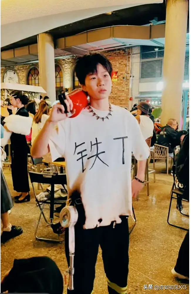 万圣节cos甄嬛滑冰骑车醉酒 万物皆可cosplay，中国人在过一种很“新”的万圣节