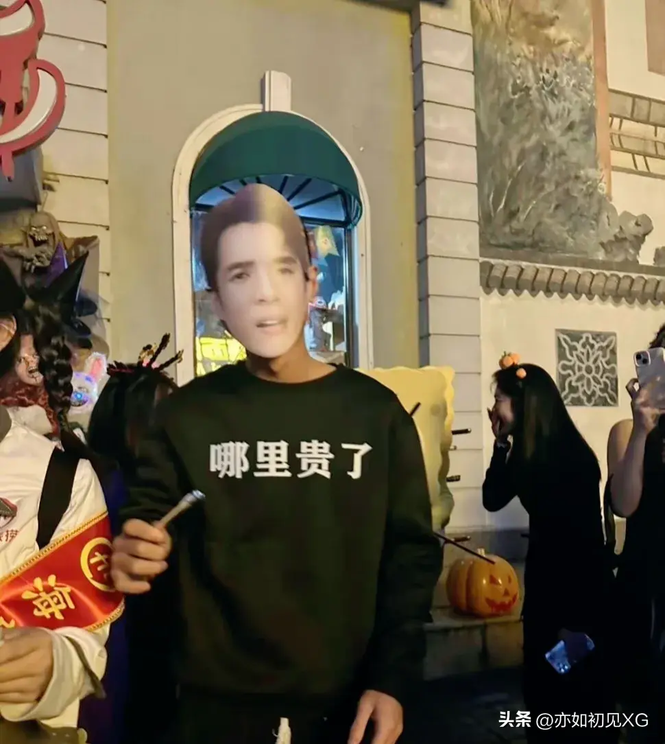 万圣节cos甄嬛滑冰骑车醉酒 万物皆可cosplay，中国人在过一种很“新”的万圣节