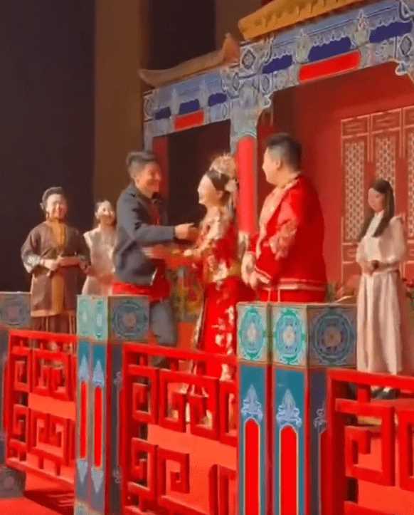 撒贝宁现身外甥婚礼客串主持 司仪界的当红炸子鸡,引爆全场气氛!