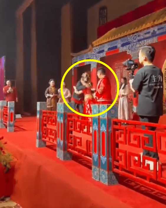 撒贝宁现身外甥婚礼客串主持 司仪界的当红炸子鸡,引爆全场气氛!