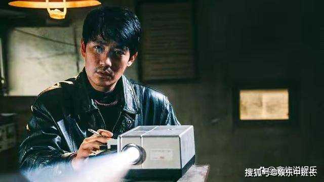 《河边的错误》许亮的自杀之谜揭晓 隐藏在未打开的锦旗中