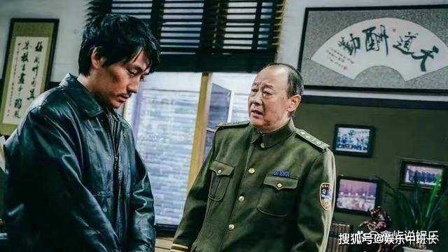 《河边的错误》许亮的自杀之谜揭晓 隐藏在未打开的锦旗中