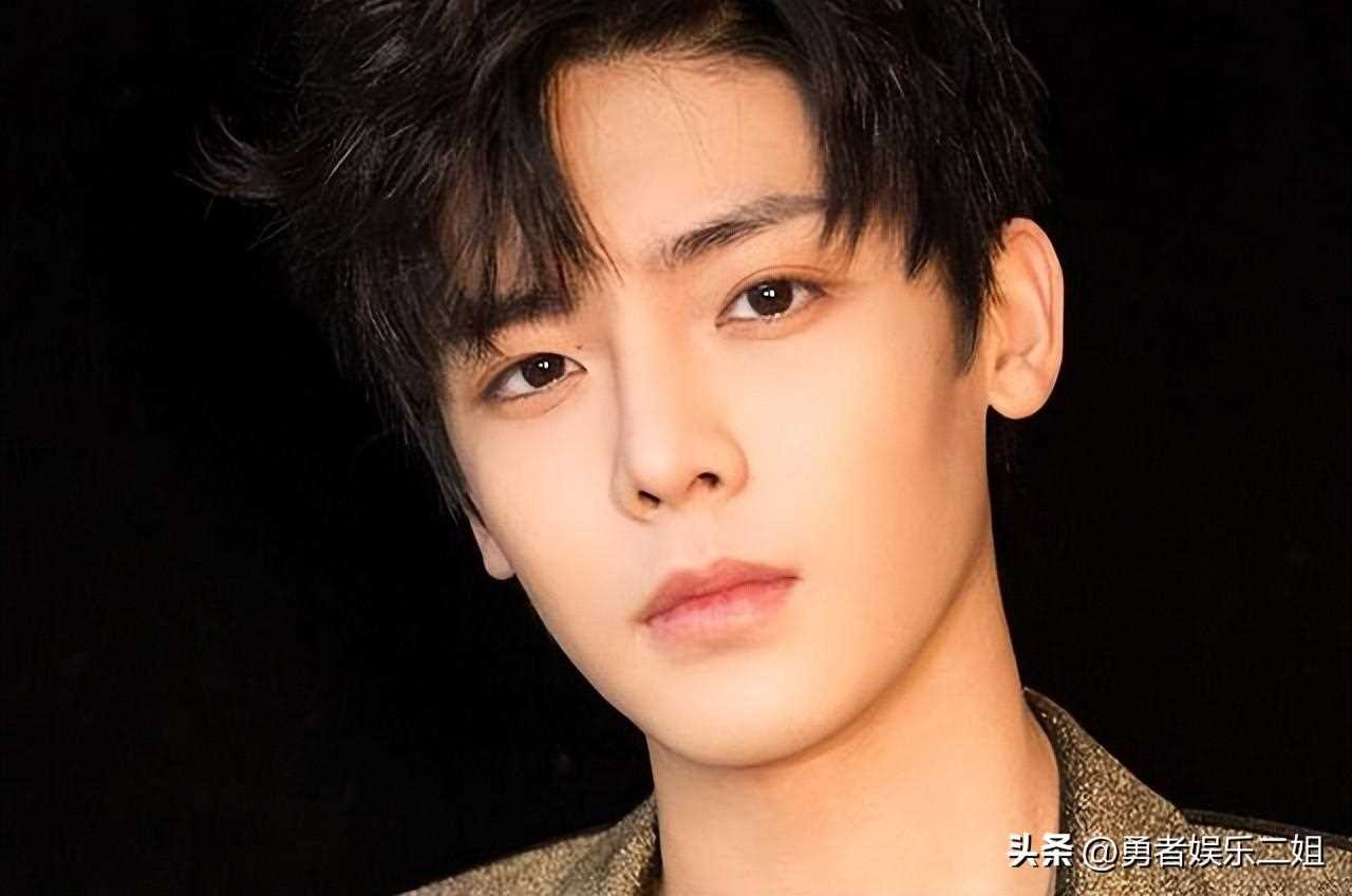 郭敬明发新戏男主原图被骂 粉丝留言怨气十足