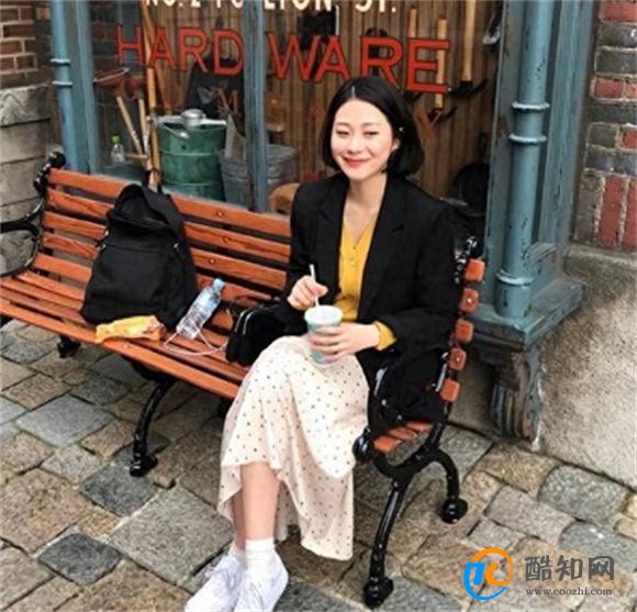 秋季发现:“西装 短裙穿半裙”才好看 优雅时髦显气质