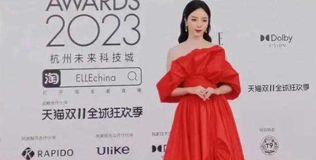 李思思晒古风照庆37岁生日，离职央视迎事业第二春，俩子帅气似妈