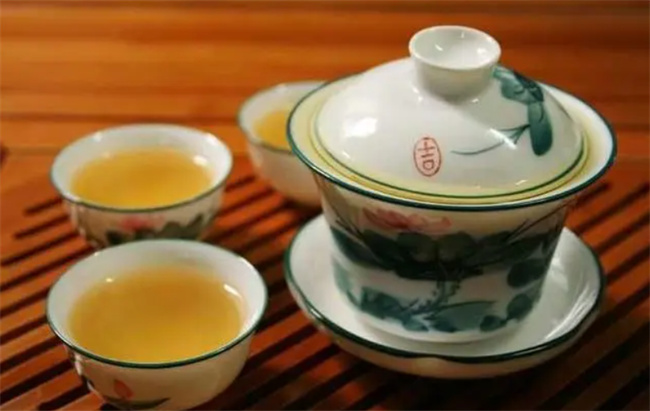 隔夜茶别轻易倒掉 它还有这三大用处 倒掉可惜了