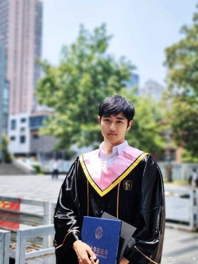 金莎小19岁男友回应争议被嘲 网友吐槽其太装:你是一步弯路也不想走