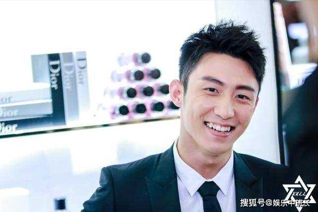黄景瑜是如何进入演艺圈的?黄景瑜“鲸鱼”这个外号是怎么得来的?