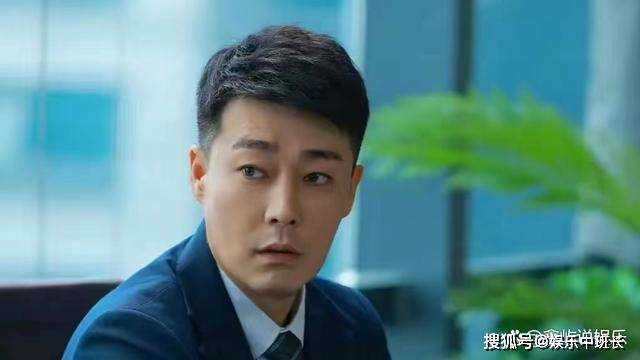 《无所畏惧》崭露头角的助理律师邱华 终于迎来了帮她摆脱韩主任的人