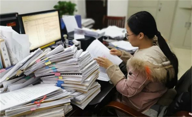 员工要证明加班面临困难 专家建议完善工时管理制度遏制隐性加班 要如何做呢